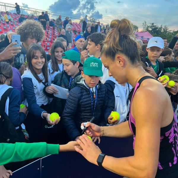 Tennis Wta Parme Maria Sakkari Lâche Un Set Mais Avance En Huitièmes Tennisactu 2229